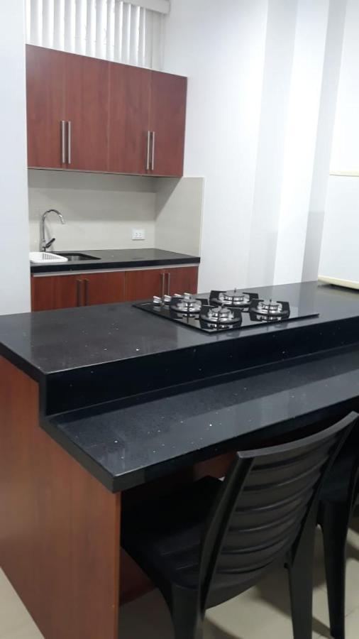 Departamentos Marcecilia De 2 Y 3 Habitaciones En El Centro De Manta Εξωτερικό φωτογραφία