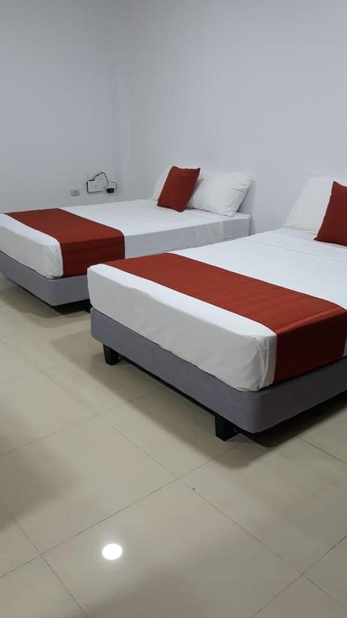 Departamentos Marcecilia De 2 Y 3 Habitaciones En El Centro De Manta Εξωτερικό φωτογραφία